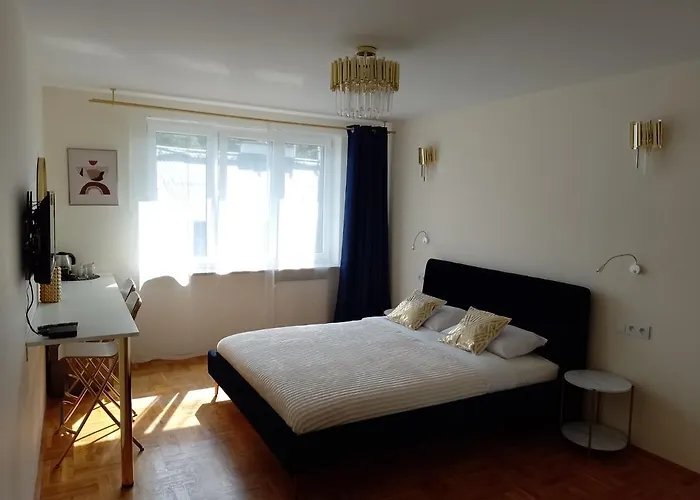 Alexa D\'Oro Rooms