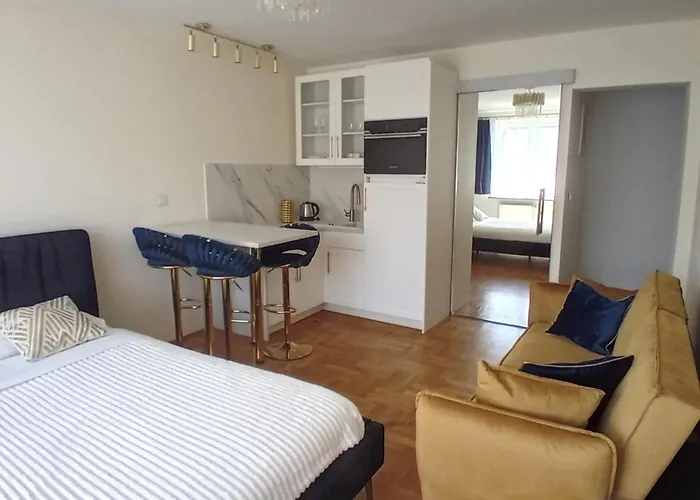Alexa D\'Oro Rooms